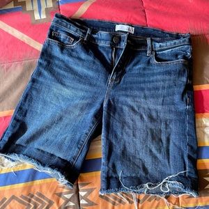 Ann Taylor LOFT Bermuda Jean shorts 27/4 7” inseam, soft stretch cotton blend